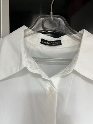 Camisa blanca de manga larga
