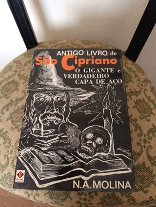 Antigo livro de Sāo Cipriano