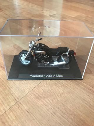 4 Motos Yamaha: R1, R7, XJR 1300, V-Max