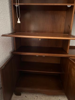 Vitrina / Mueble aparador de madera maciza estilo