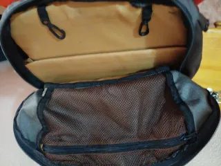 Mochila Quechua 20L Gris y Negra