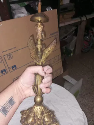 Lámpara de mesa antigua con figura