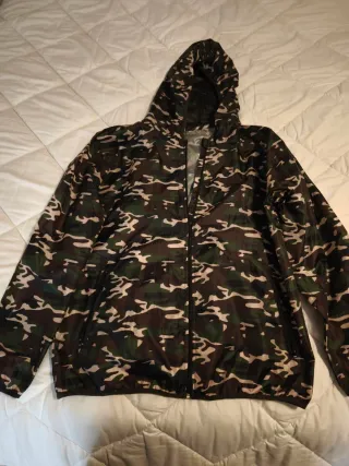 Lote ropa camuflaje NUEVA, chaquetón, chaquetas,..