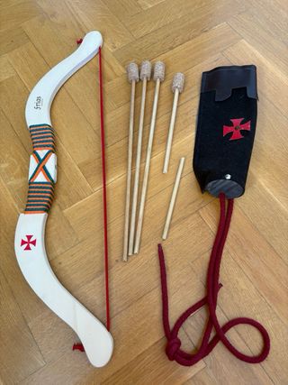 Arco y flechas de juguete