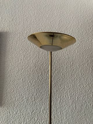 Lámpara de pie dorada metal