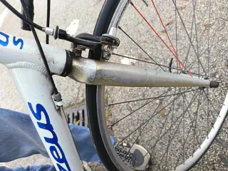 Bicicleta Zeus azul y blanca