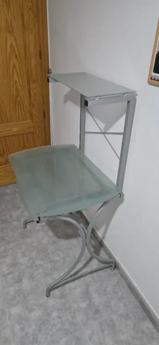 Mesa de estudio cristal y metal