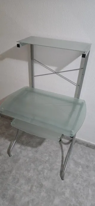 Mesa de estudio cristal y metal