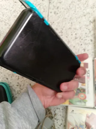 Nintendo 2DS XL Lote Juegos Cargador