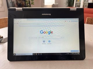 Lenovo Yoga 300 Portátil convertible en tablet.