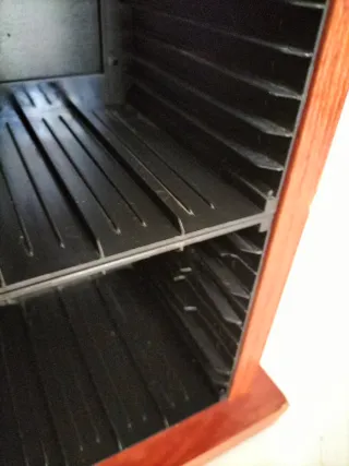 Mueble Estantería CDs,Madera y Plástico.