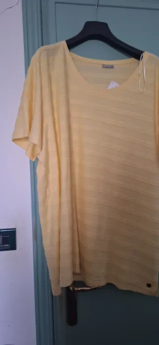 T-shirt gialla taglia 58