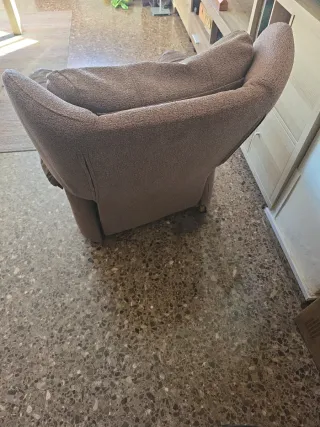 Sillón relax tela marrón.