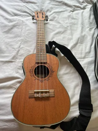 Ukelele Vangoa con funda
