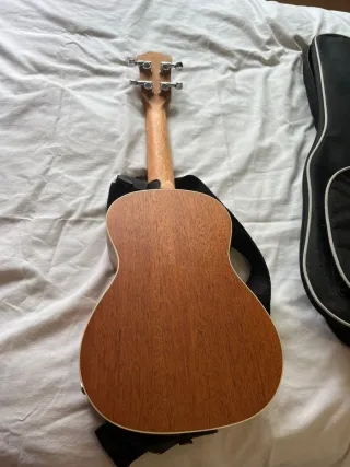 Ukelele Vangoa con funda