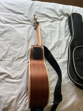 Ukelele Vangoa con funda