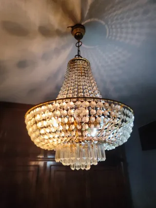 Lámpara de araña de cristal y metal