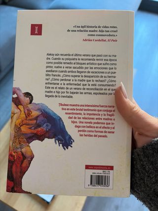 El verano en que mi madre tuvo los ojos verdes