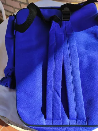 Mochila nevera azul nueva