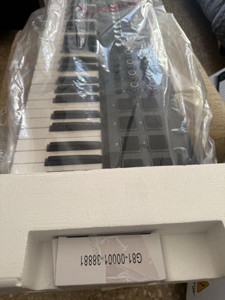 Controlador MIDI Behringer Motor 49 USB/MIDI