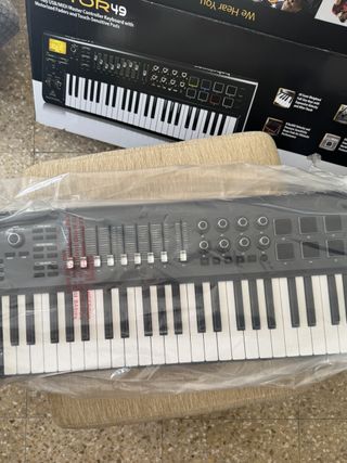 Controlador MIDI Behringer Motor 49 USB/MIDI