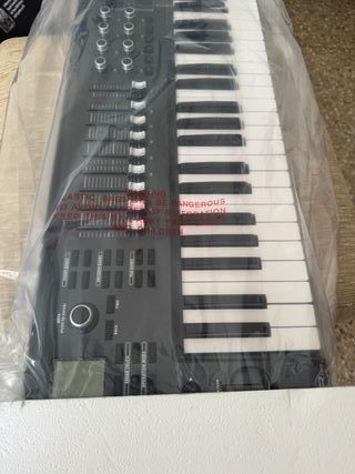 Controlador MIDI Behringer Motor 49 USB/MIDI