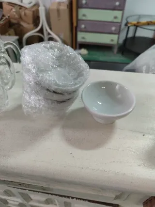 Cuencos de porcelana blancos