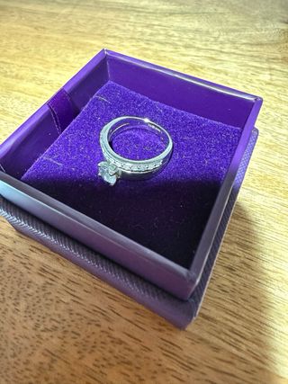 Ideal Anillo Solitario Swarovski.