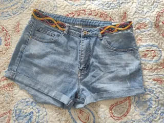 Vaqueros cortos con bordado