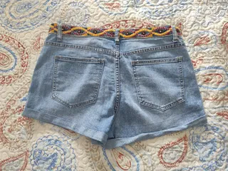 Vaqueros cortos con bordado