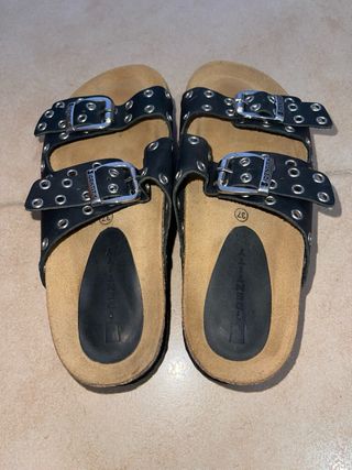 Sandalias Identity negras con hebillas