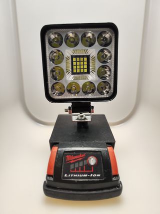 FOCO LED DE 96W PARA BATERÍAS MILWAUKEE M18