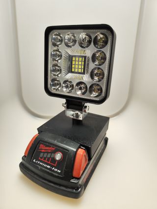 FOCO LED DE 96W PARA BATERÍAS MILWAUKEE M18