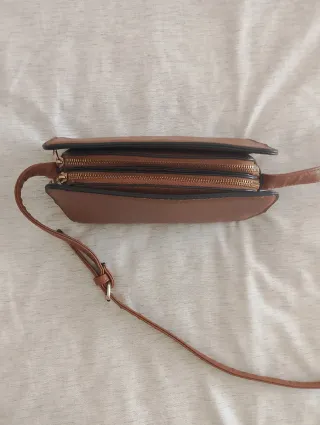 Bolso pequeño marrón Stradivarius