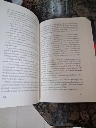 Holly (Edición en español)