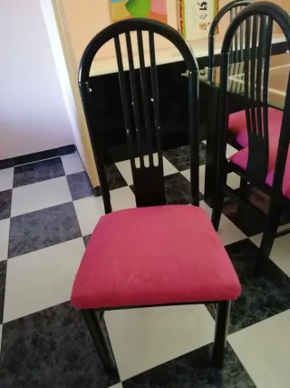 Mesa de comedor con 6 sillas lacado negro y blanco