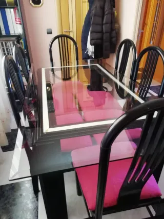 Mesa de comedor con 6 sillas lacado negro y blanco