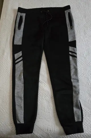 Chándal gris y negro con cremallera