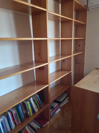 Estantería de madera, precio por unidad alta