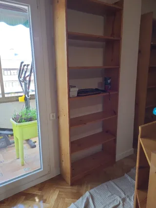 Estantería de madera, precio por unidad alta