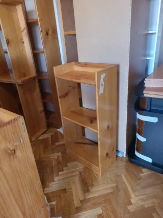 Estantería de madera, precio por unidad alta