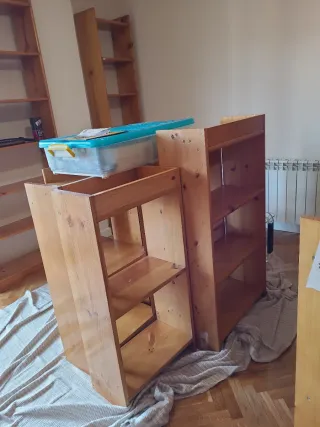 Estantería de madera, precio por unidad alta