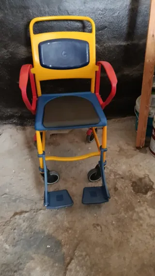 Silla de ruedas para bañar personas mayores