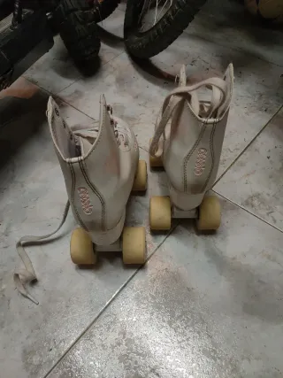 Patines de 4 ruedas blancos