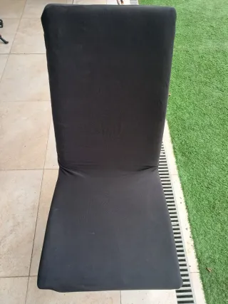 Mesa de comedor gris robusta