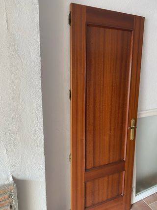 Puertas de madera interior derecha e izquierda