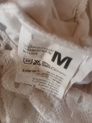 Blusa de encaje blanca talla M