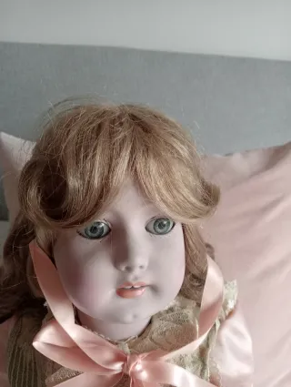 Muñeca de porcelana antigua