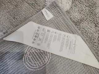 Alfombra infantil puntos gris y rosa