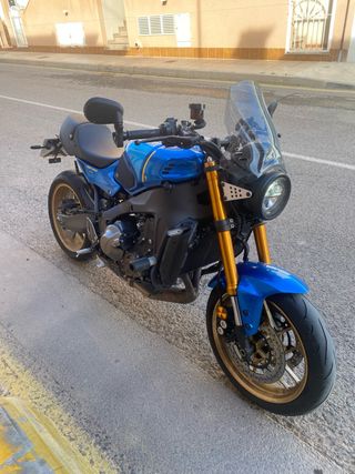 Yamaha XSR900 Azul y Dorado